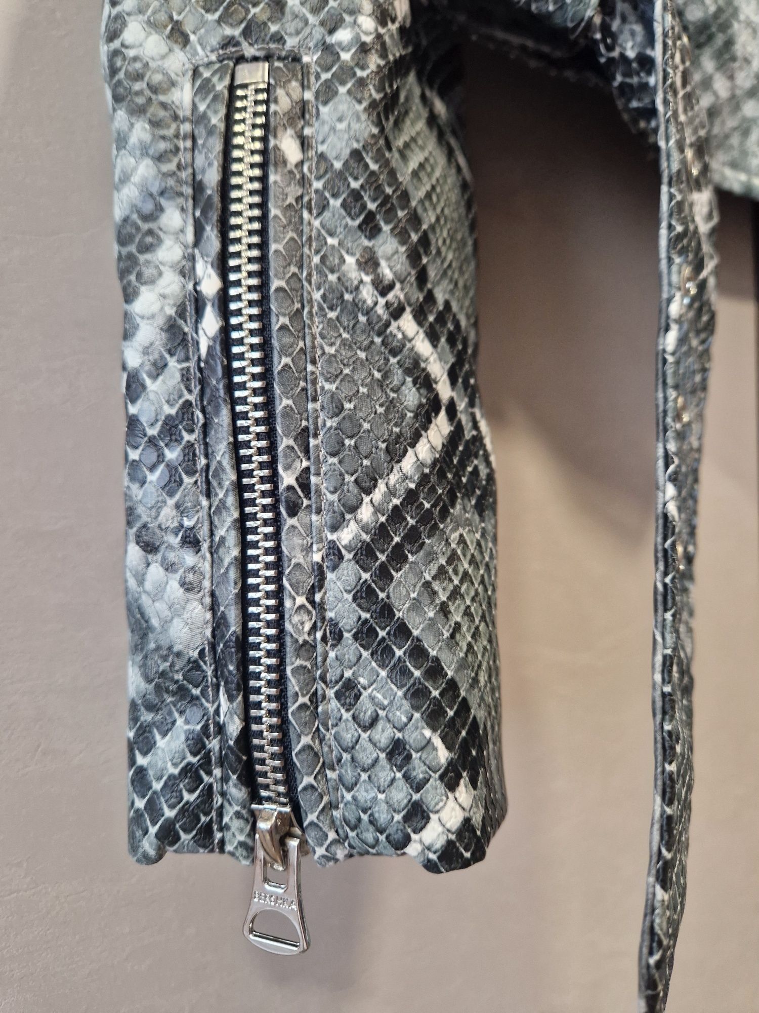 Дамско кожено яке Bershka