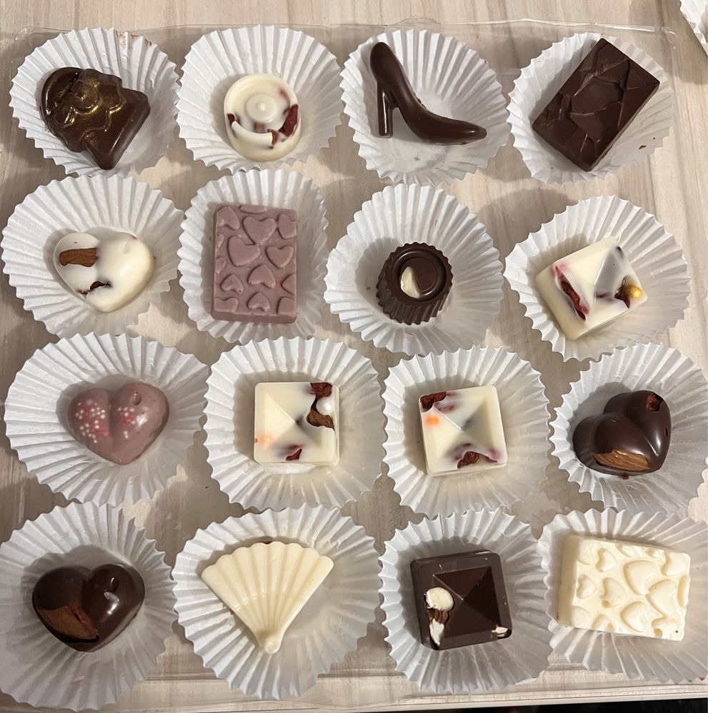 Шоколади и шоколадови бонбони