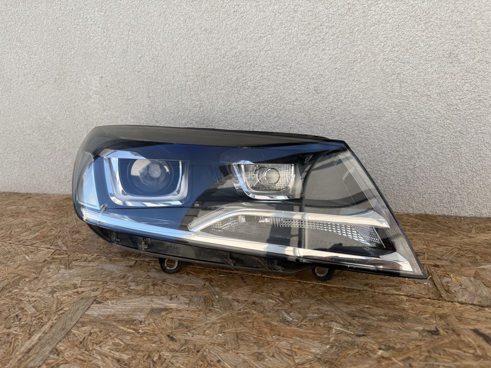 Far dreapta VW Touareg 7P Facelift Xenon Original Europa