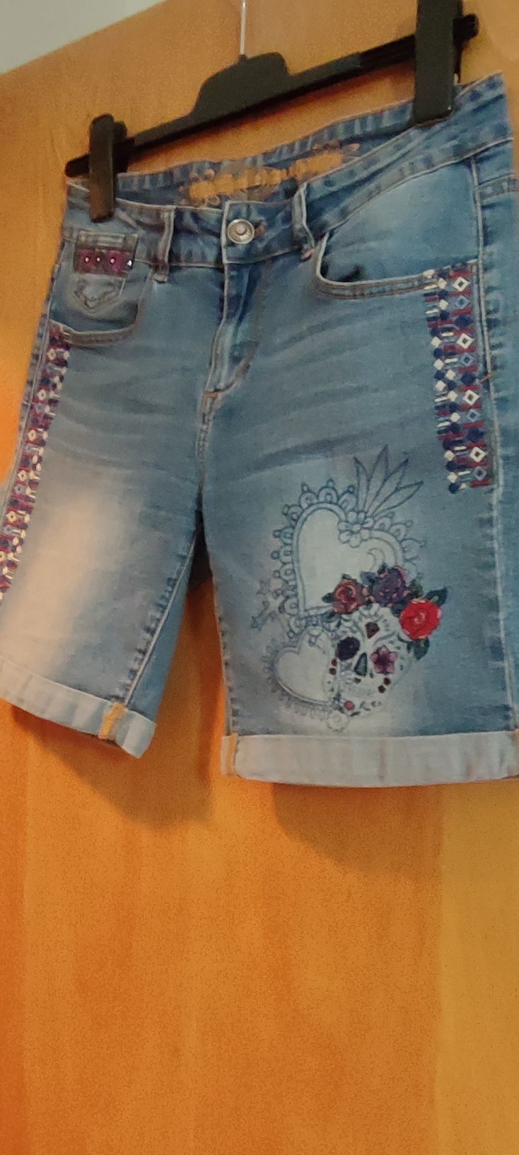 Vând blugi scurți Desigual mărimea 40