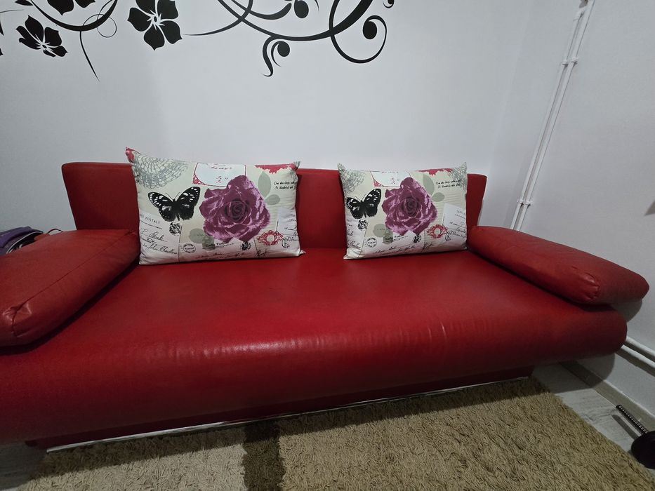 Vând canapea extensibila utilizata imitație piele