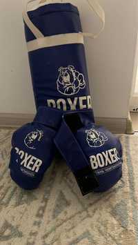 Боксерские перчатки и груша