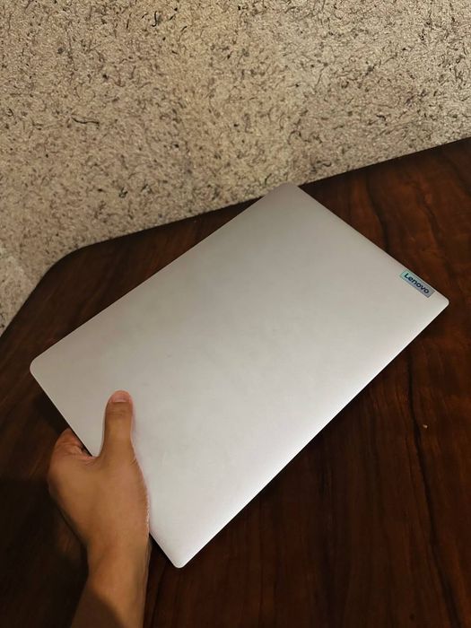 Ноутбук Lenovo holati ideal  studeb ofis dasturlash ishlari  uchun