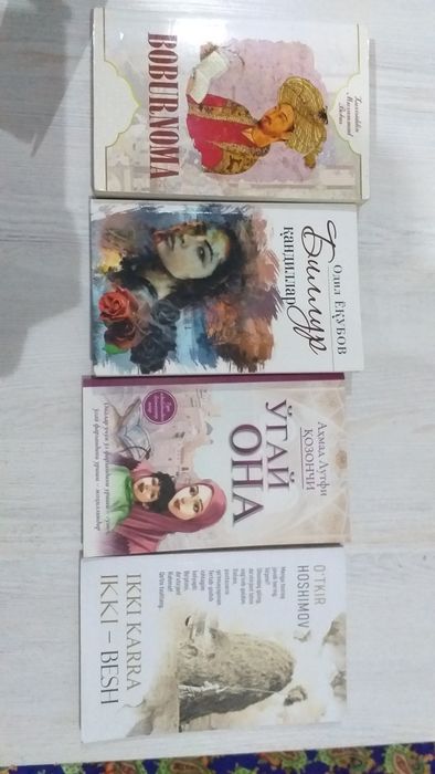 Kitoblar sotiladi arzon narxda, alohida ham sotaman