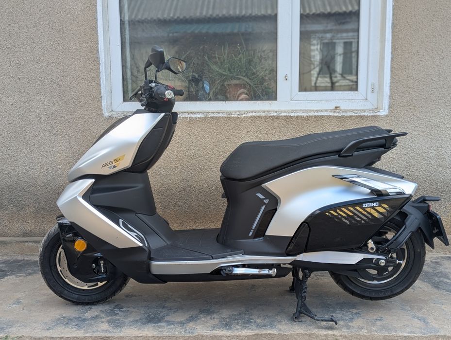 Scuter electric CF moto Zeeho AE8S+