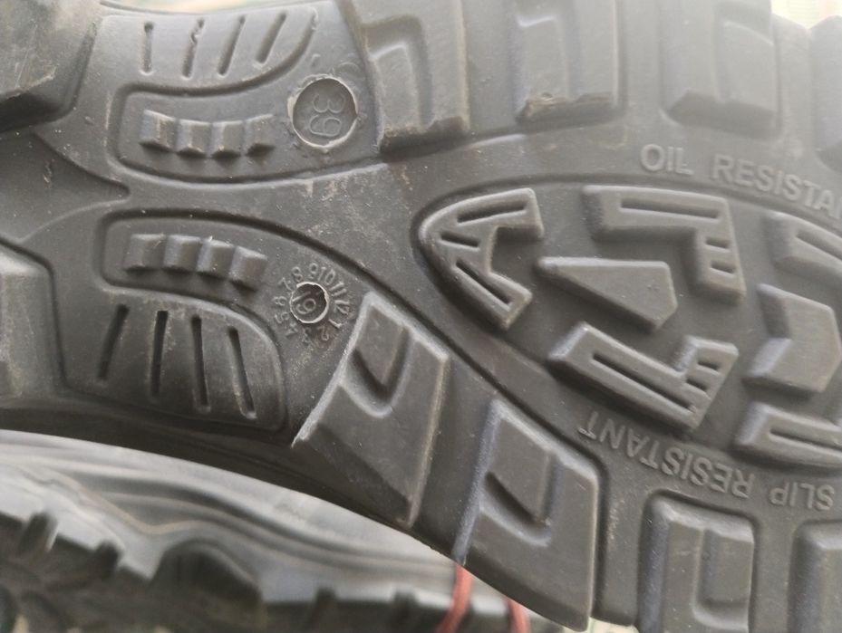 Ассаламалейкум Аяк кийм бар сатылады 39.40.42 размер бар