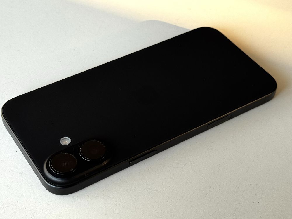 НОВ! Iphone 16 Plus 256GB Black Гаранция 6 месеца