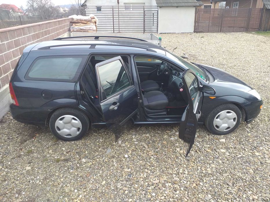Vand Ford Focus sau dezmembrez