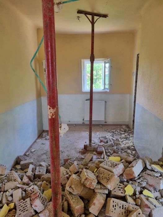 Demolari debarasari moloz manipulare materiale deseuri santier