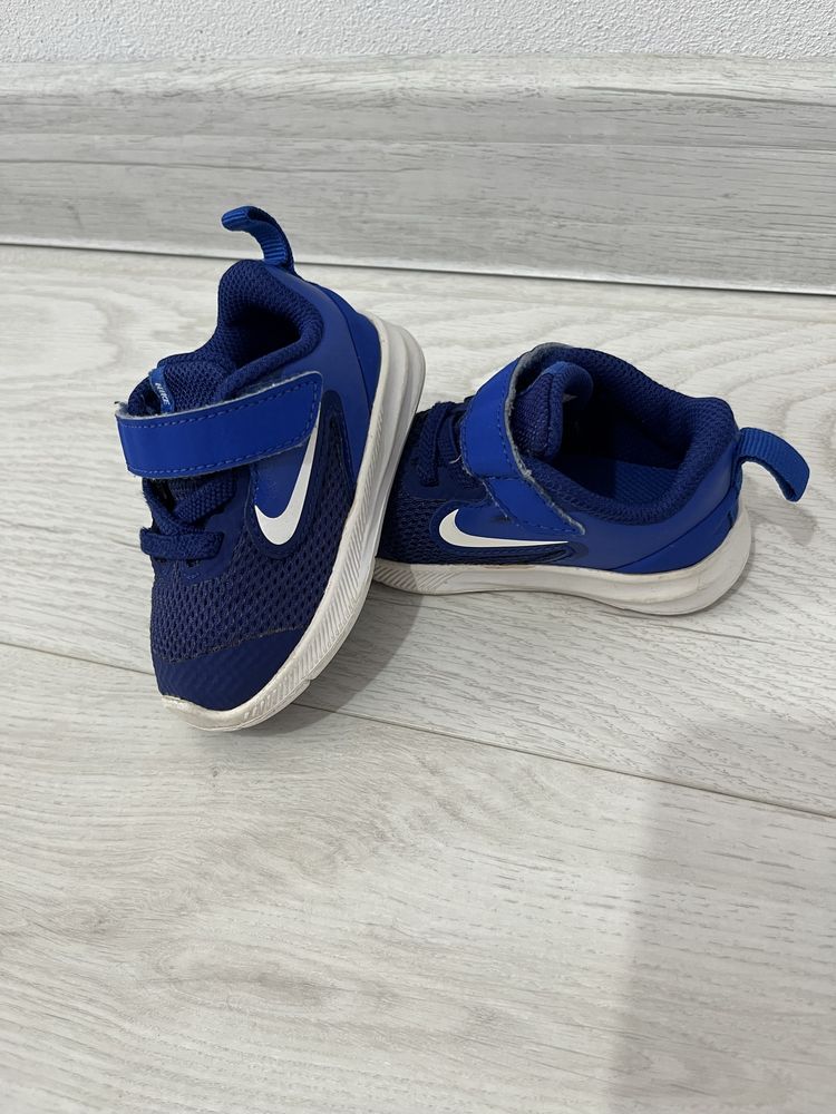 Adidasi Nike marimea 19,5