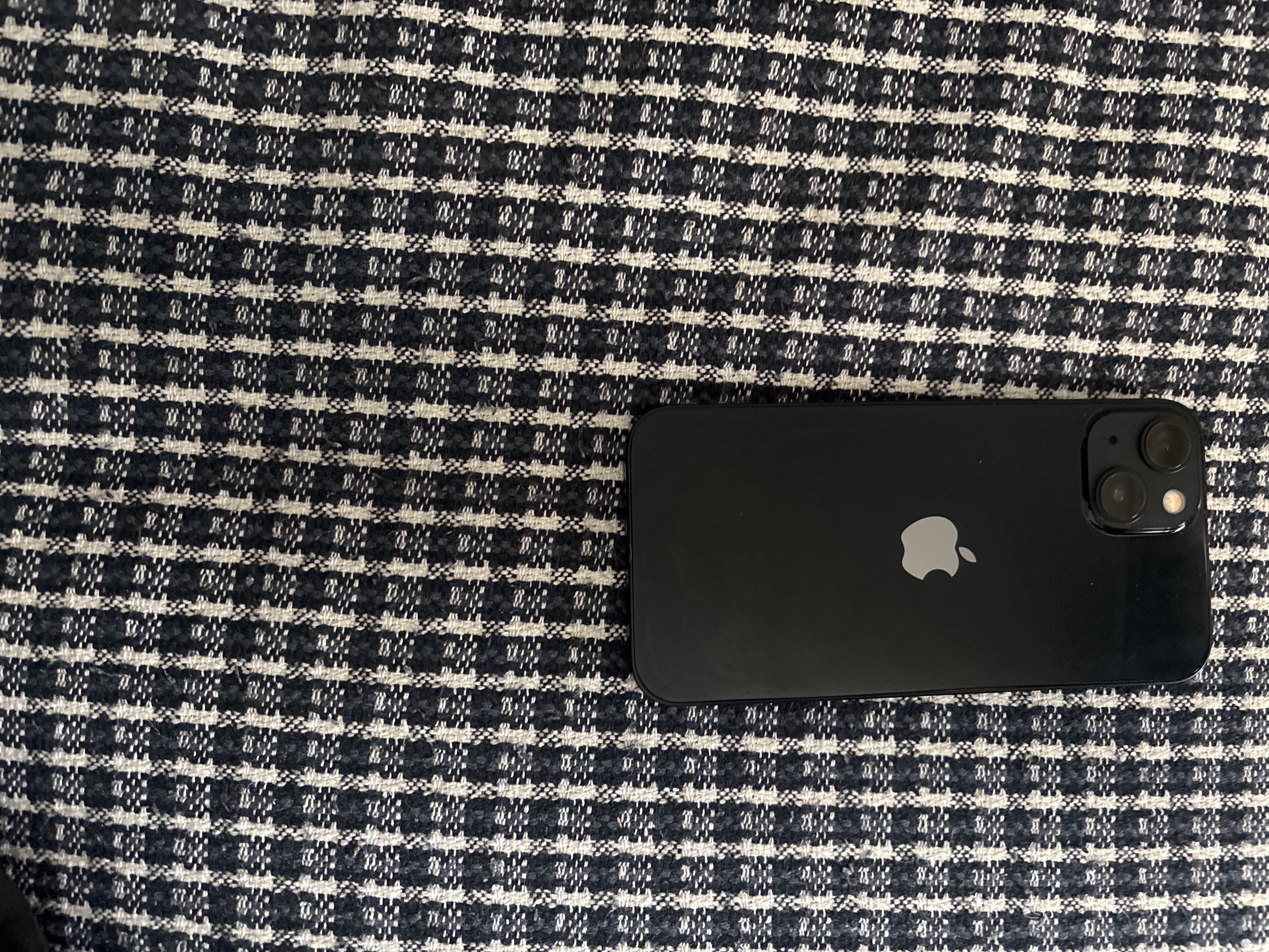 iPhone 13 ,( новый , без повреждений )
