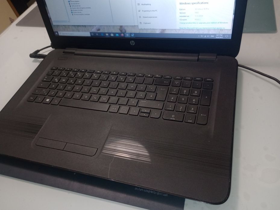 HP 17, 8 gb ram, 1.000 GB, AMD A8, baterie ok, video dedicat 1gb"