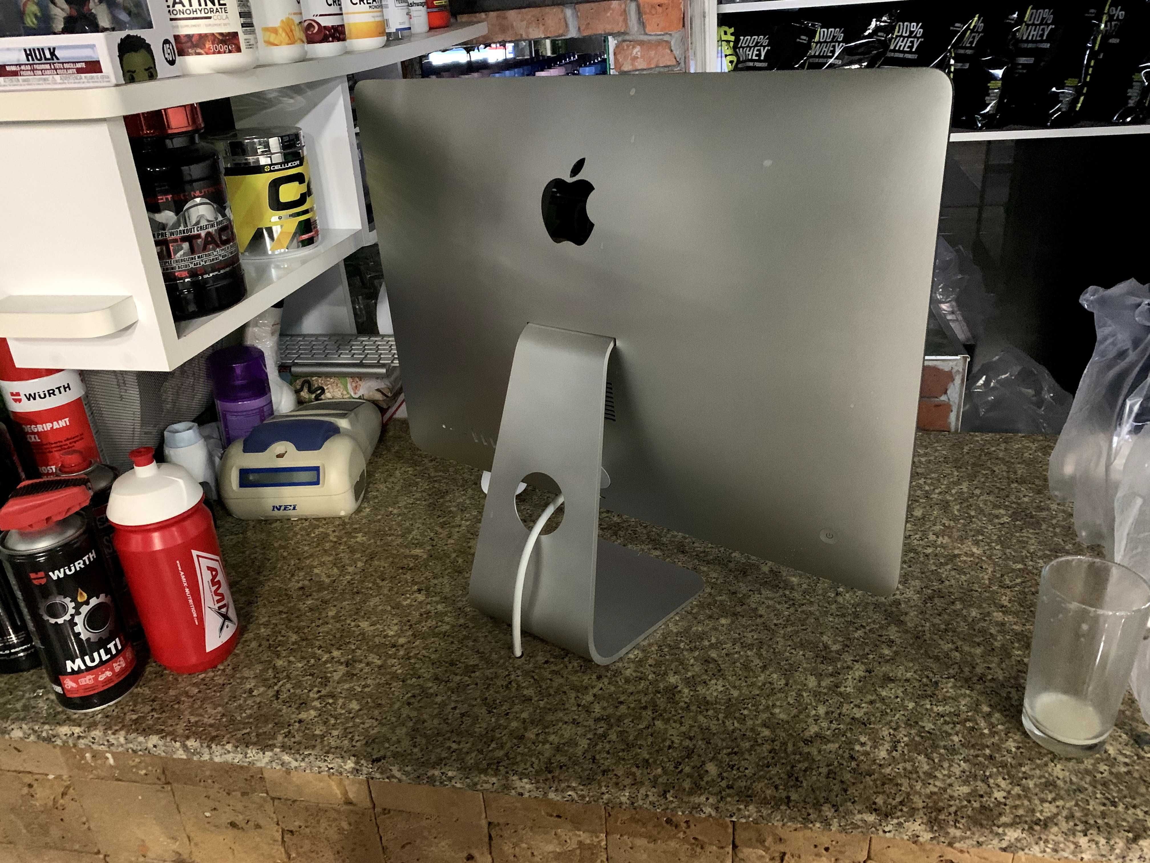 iMac cu macOS Mountain Lion