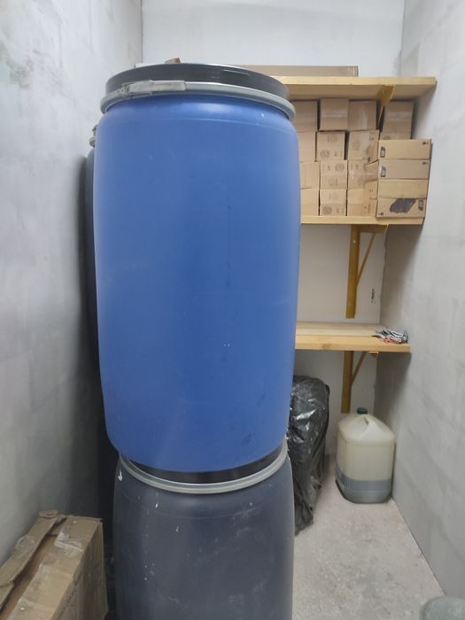Продам пластиковые бочки 230л