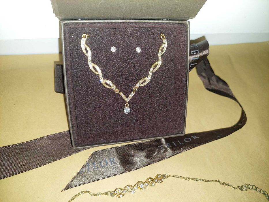 Set colier si cercei placate cu aur de 24k in cutie Teilor cu  fundita