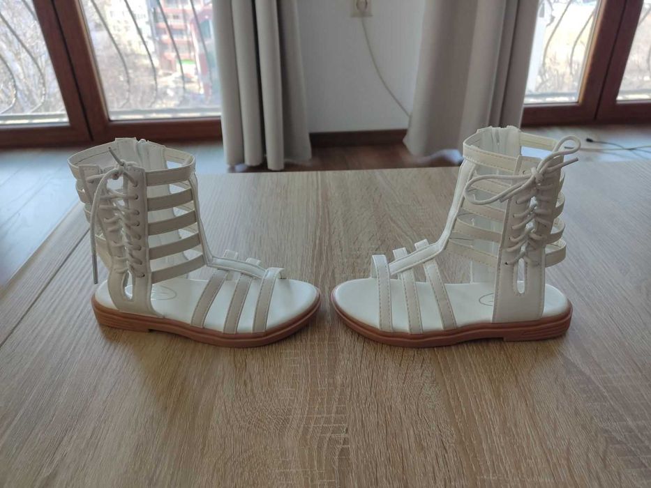 Маратонки, кецове, обувки, сандали за момиче