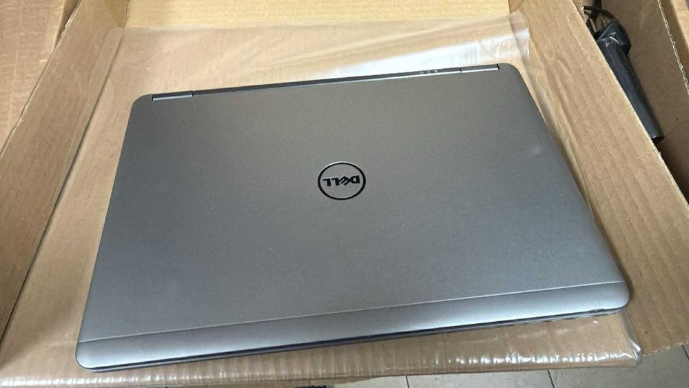 Лаптоп Dell latitude E7440, 16gb RAM, 256gb SSD - профилактиран.