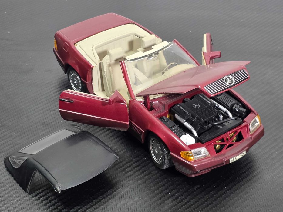 Macheta Auto 1/18 Revell Mercedes 500 SL Rosu