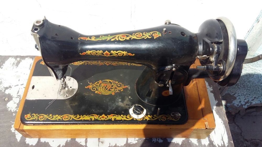 Продам швейную машину