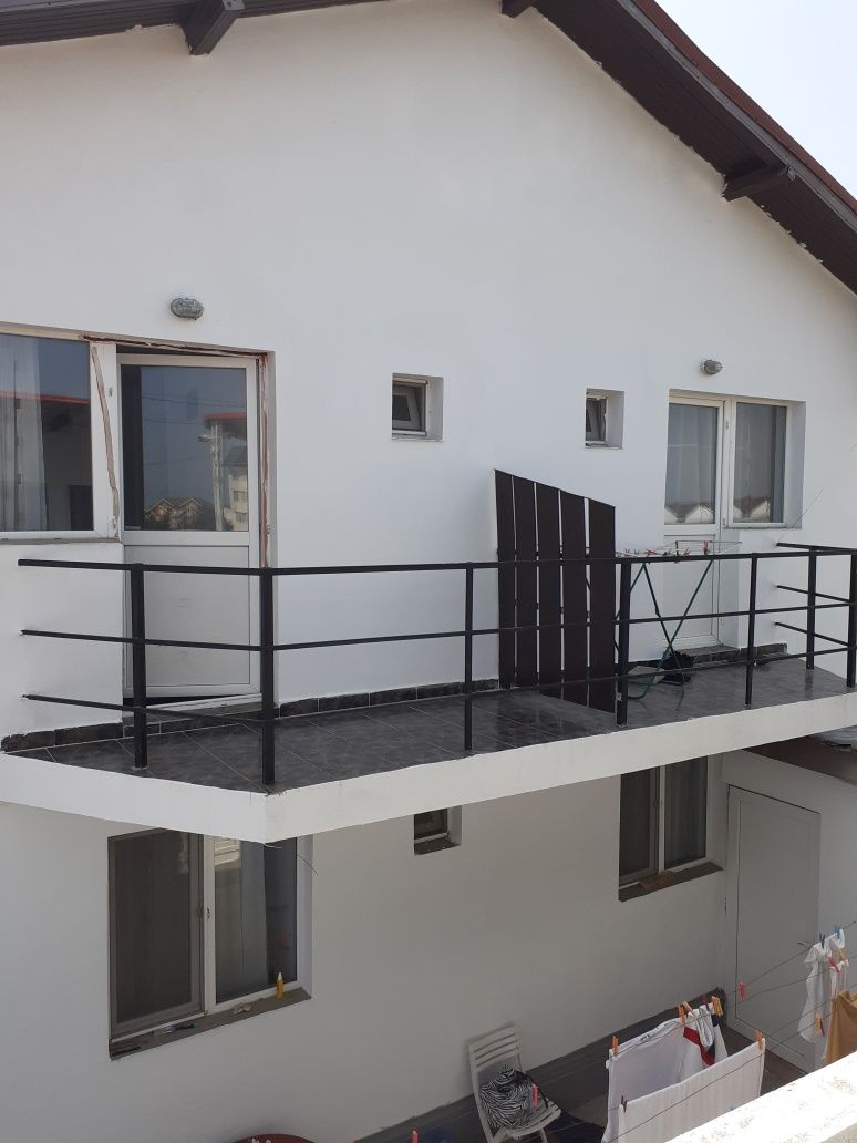 Casa 12 camere cu bai de vânzare la 5 min de mare (mers pe jos)