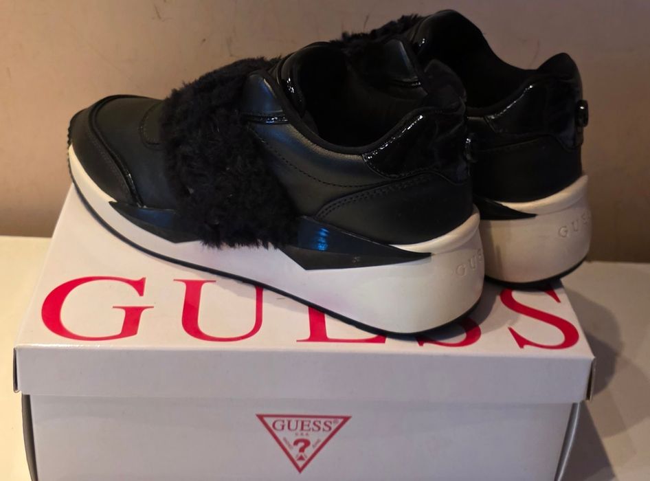 Спортни обувки Guess