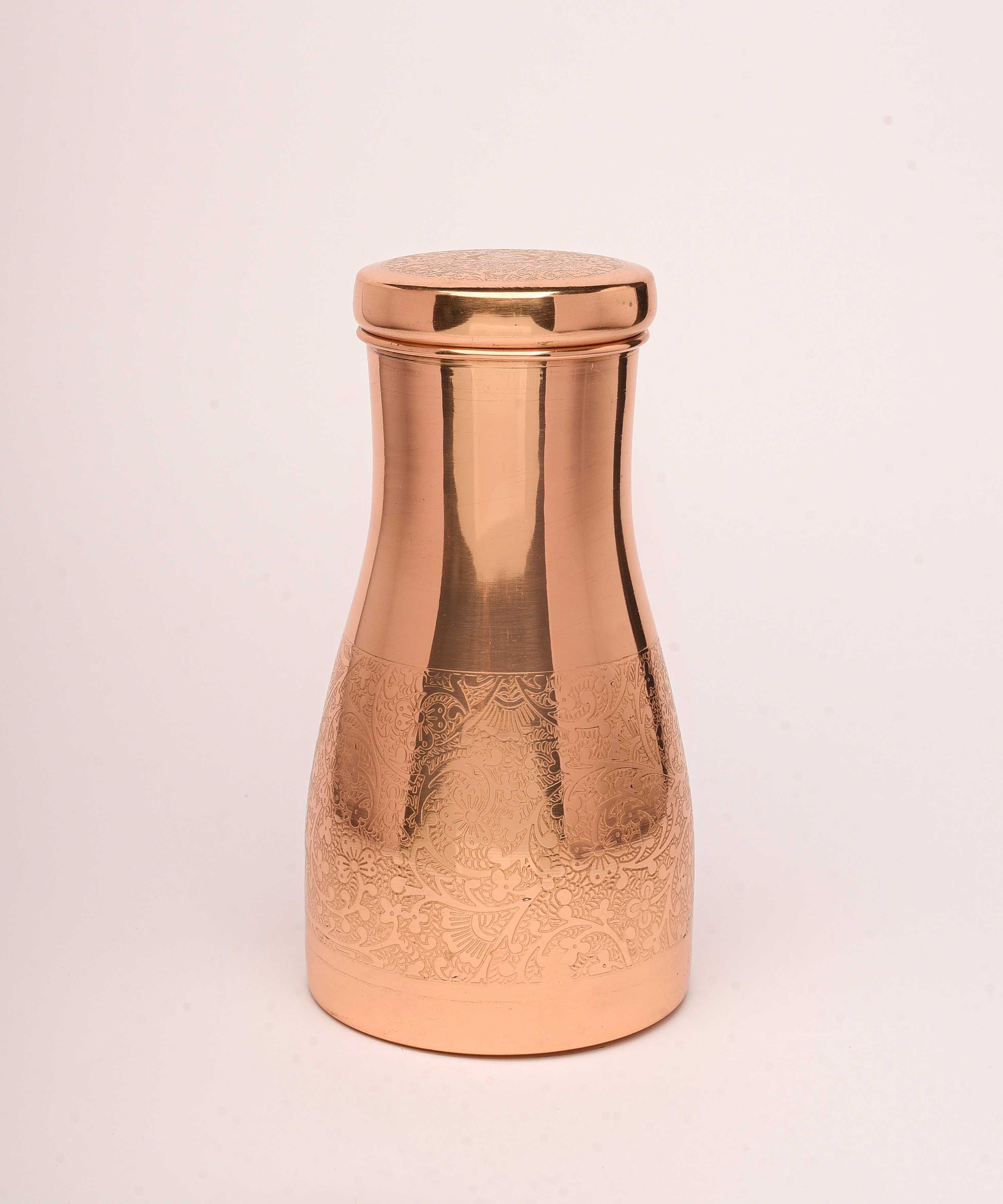 Carafă de apă din cupru Asteya, cu capac/pahar  Gravat Oriental 950 ml