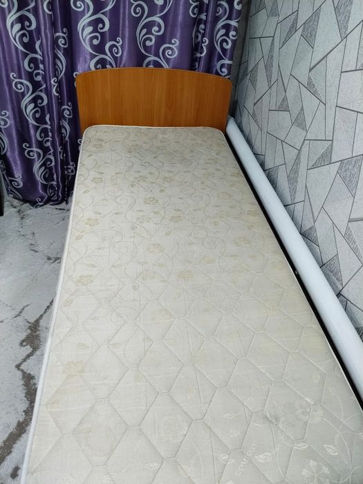 Продам кровать с ортопедическим матрацем