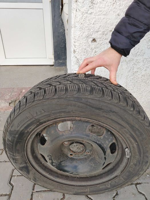 Vând cauciucuri 185/65R15