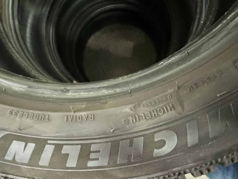 Гуми 225/50/17 дот22 година 4 броя!
