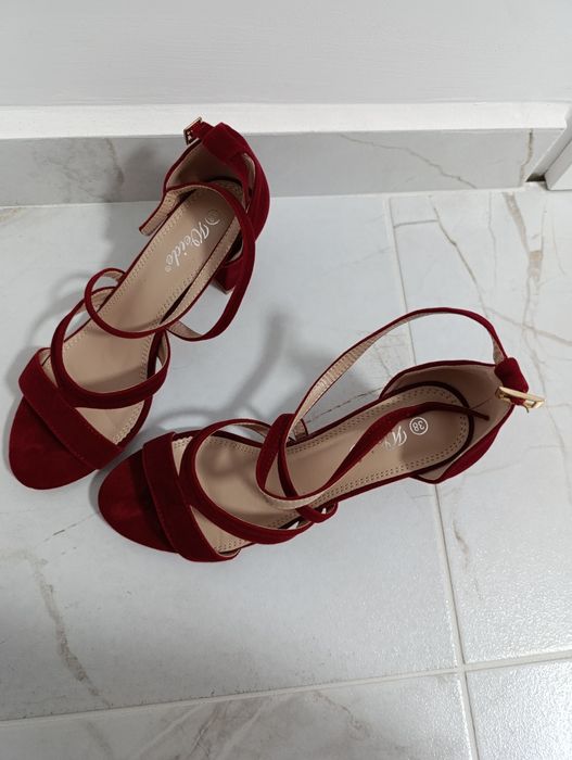 Червени дамски сандали на ток