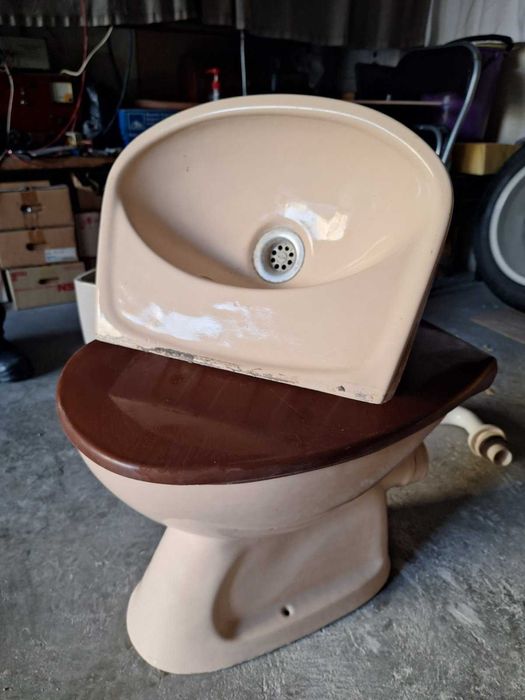 Тоалетна чиния мивка