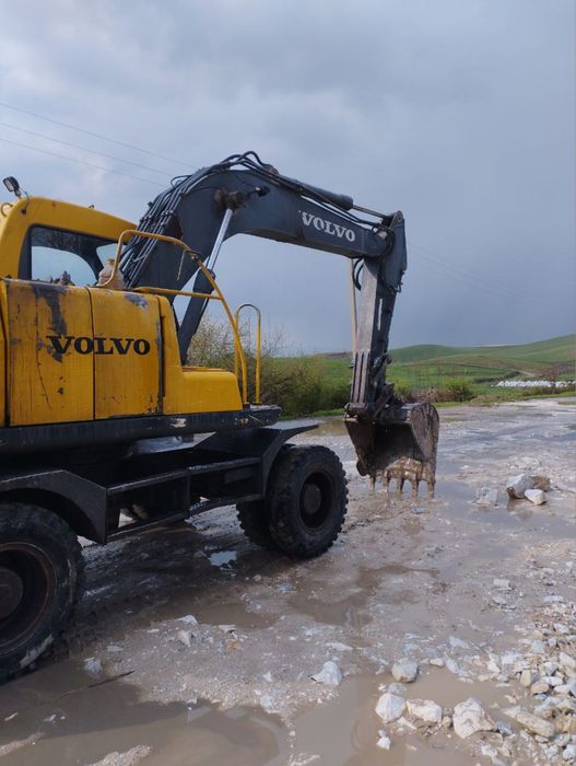 Ekskavator, Volvo 130 sotiladi