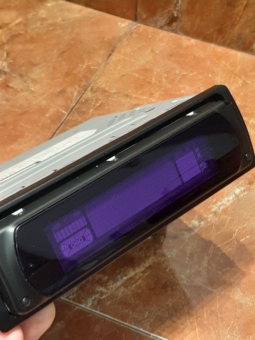Vând sony CDX-M8800