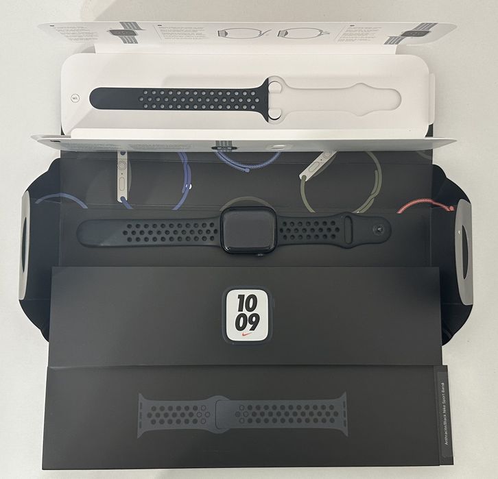 Apple Watch Series 7 Nike Edition 45mm (Wi-Fi)