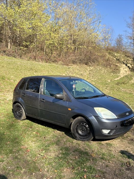 Vând Ford Fiesta