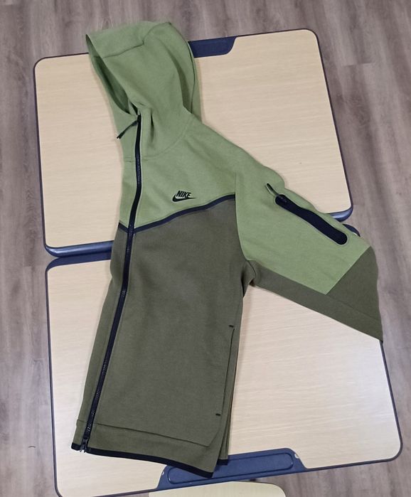 Nike - Tech Fleece - Olive Green