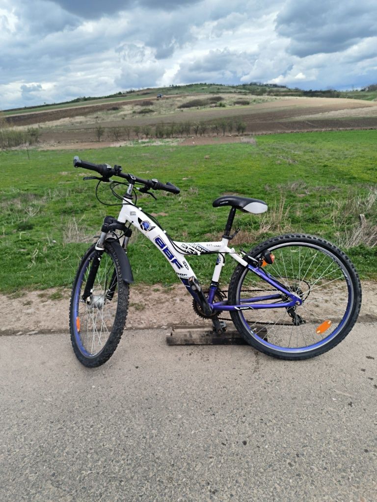 Vând bicicletă BBF