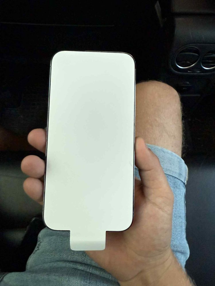 Iphone 13 pro max чисто нов