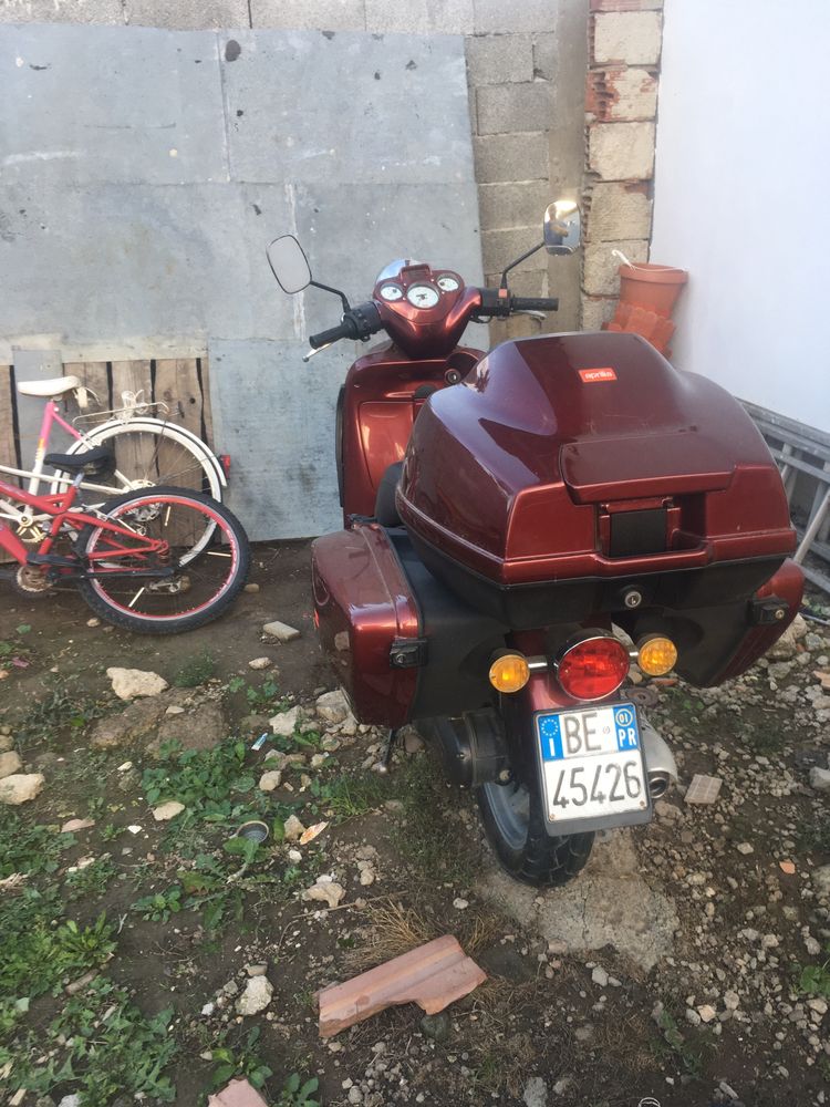 Vand motor aprilia scarabeo 125 cm și la schimb