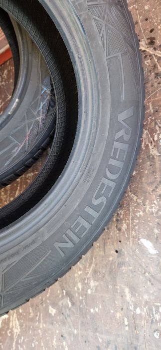 2 Anvelope Vredestein 215 65 R17 M+S