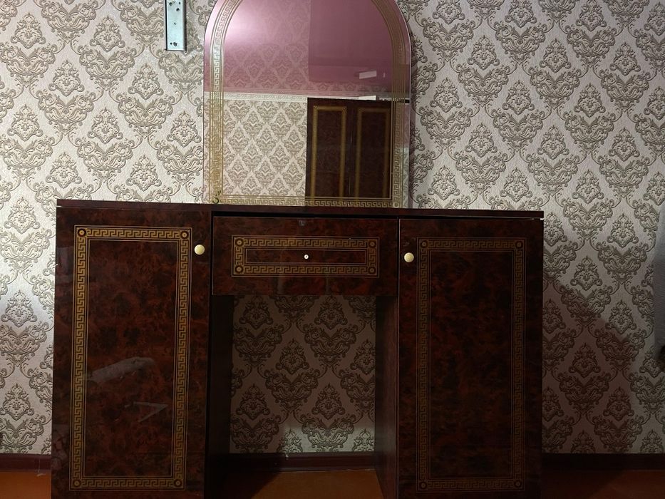 Продам спальный гарнитур