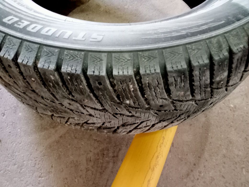 Автомобильные зимние шины 215/60 R16