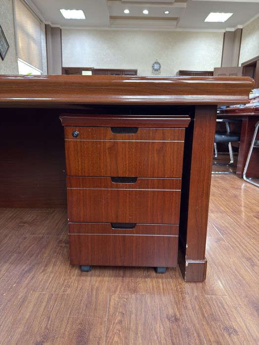 Стол директора/ рабочий стол для дома