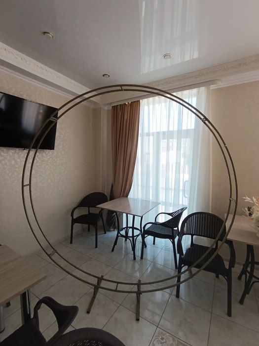 Каркас для фотозоны и декоративные цветы на прокат