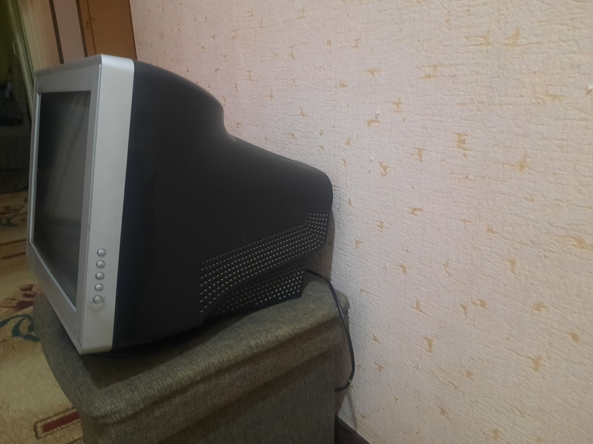 -- Samsung SyncMaster 793DF --