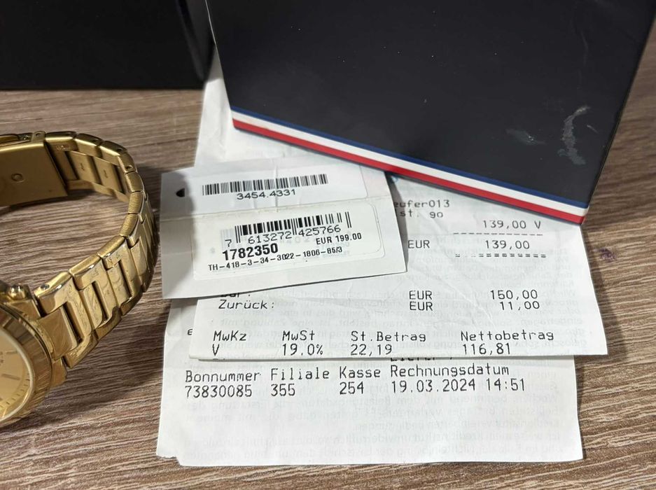 Дамски часовник TOMMY HILFIGER 3022