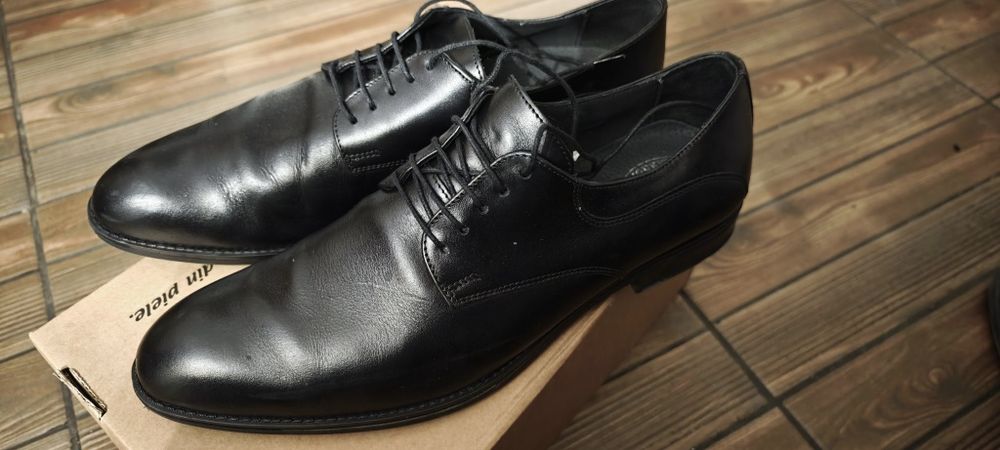 Pantofi 44 (44,5) negri de piele naturală, purtați o singură dată