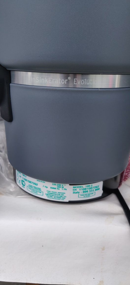 Tocator resturi alimentare Insinkerator Evolution 100