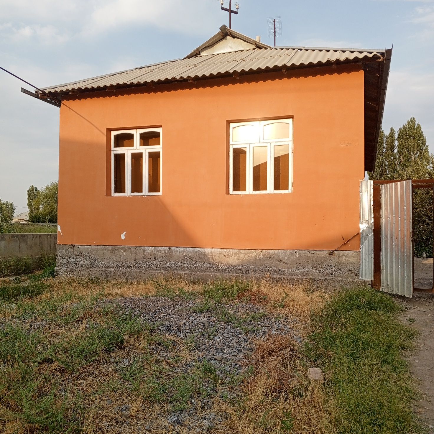 12 soʼtikli hovli uy