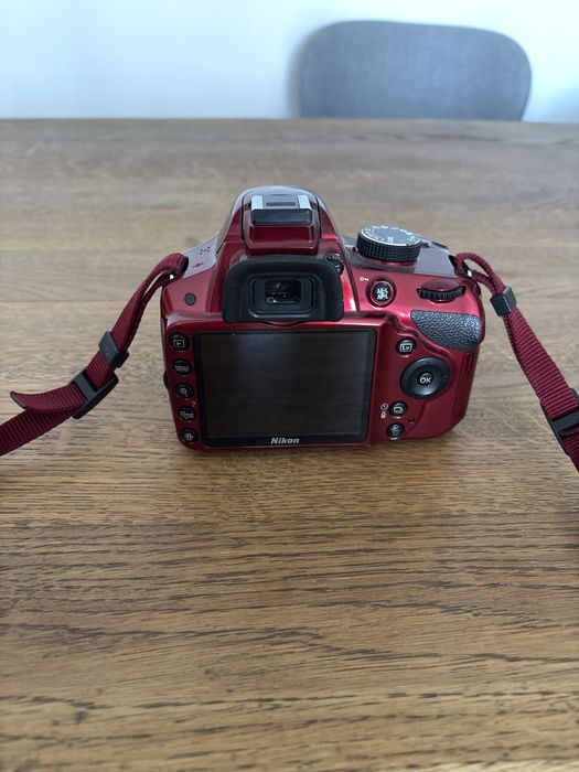 Фотоапарат Nikon 3200 със зарядно, карта памет 64 GB и USB кабел